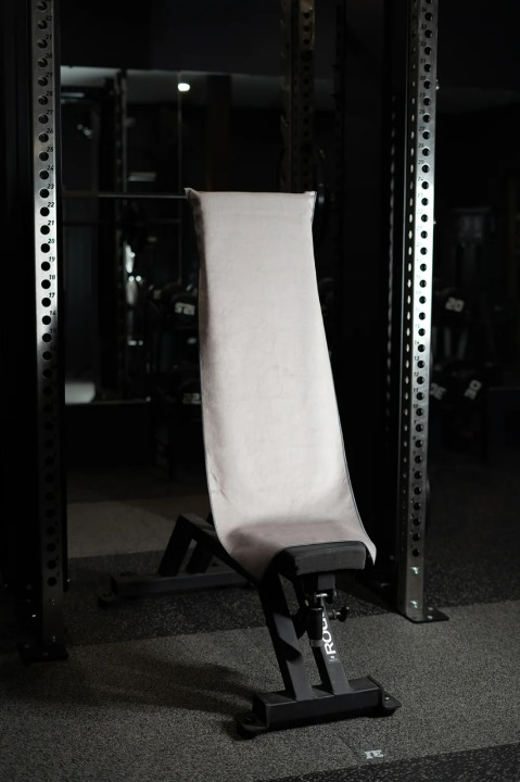 AXON Atlas Grip – الغطاء الرياضي الفاخر بغطاء Hooded